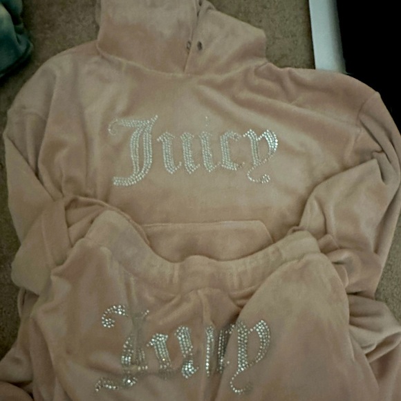 Juicy Couture Velvet Rhinestonestone Sweatsuit - Picture 1 of 1